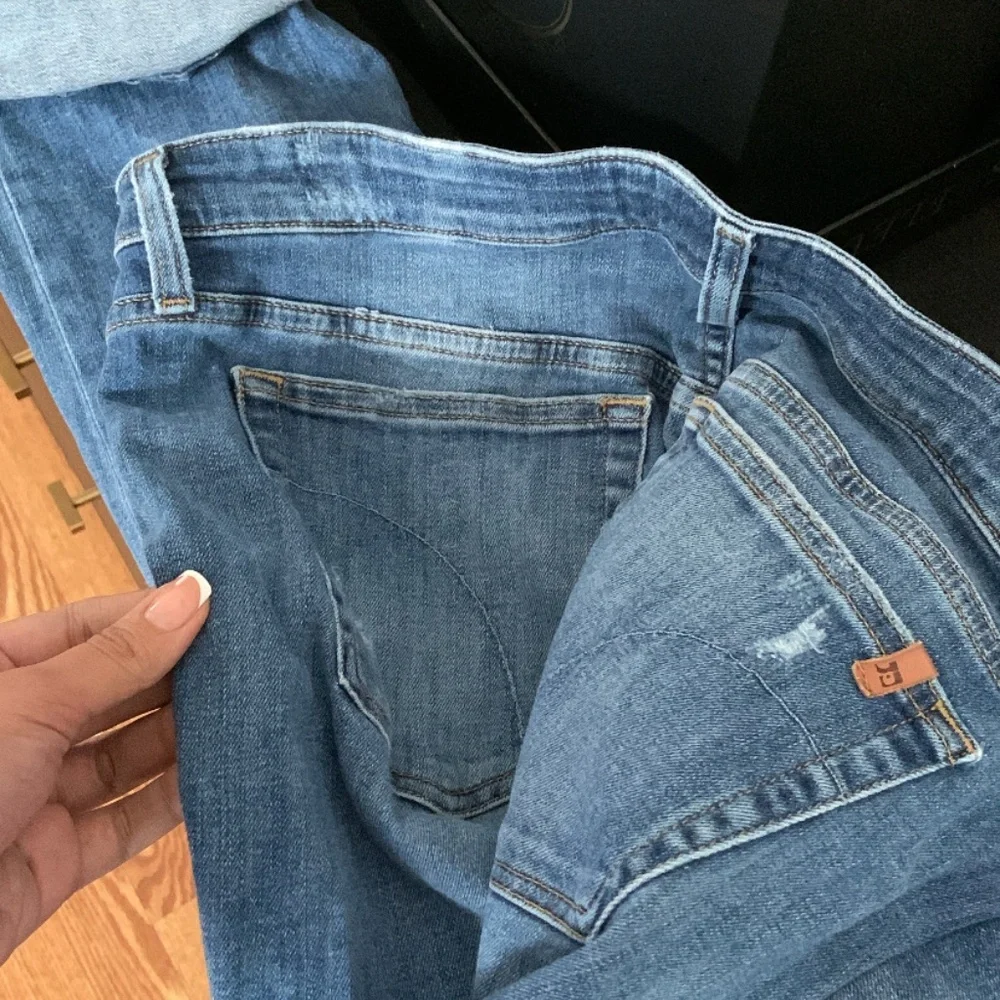 Women’s Size 32W Denim ripped Joe’s Jeans - Picture 3 of 11